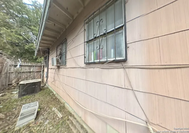 Photo 4 of Single family home for sale at 518 Park Grove, San Antonio, TX 78227 | MLS# 1917975 | Listing updated on 2025-11-04