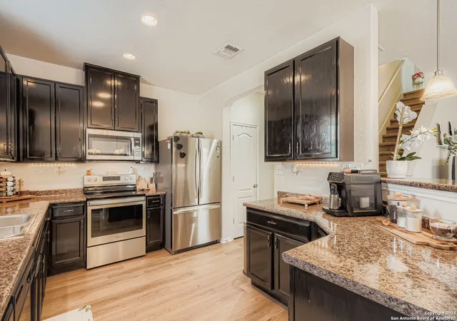 Photo 4 of Single family home for sale at 2143 Sundrop Bay, San Antonio, TX 78224 | MLS# 1917982 | Listing updated on 2026-02-06