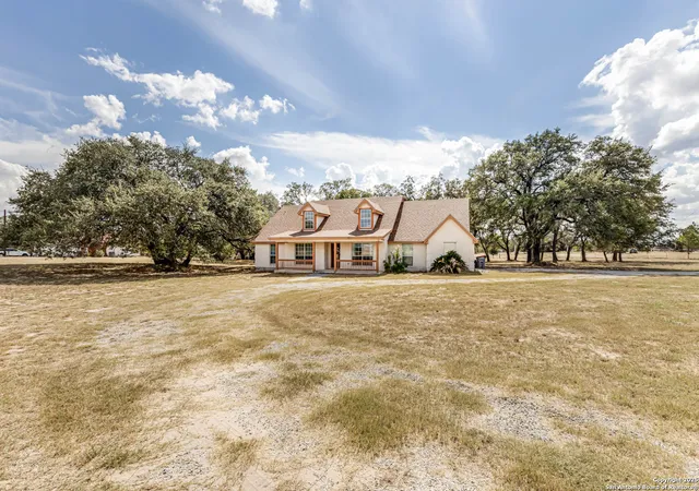 2nd image of 206 Tipperary Lane, Floresville, TX 78114 | MLS# 1918003