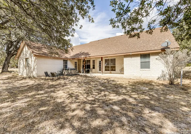 4th image of 206 Tipperary Lane, Floresville, TX 78114 | MLS# 1918003