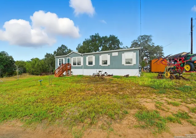 Photo 3 of Manufactured home for sale at 2141 Cr 132, Floresville, TX 78114 | MLS# 1918006 | Listing updated on 2026-01-12