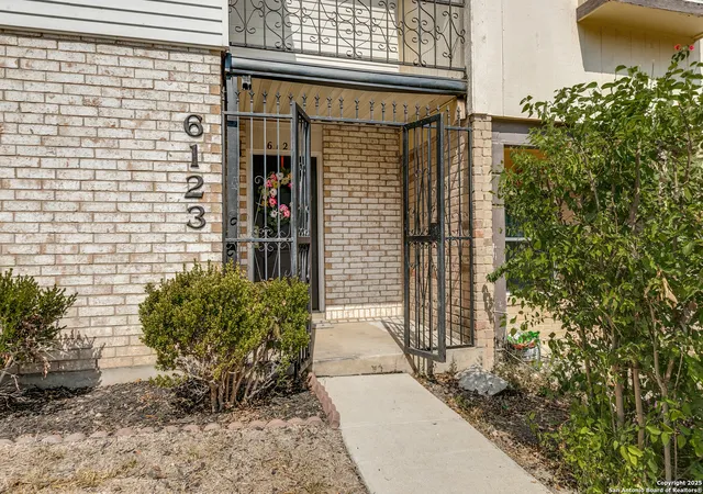 Photo 2 of Single family home for sale at 6123 Farragut Dr, San Antonio, TX 78238 | MLS# 1918036 | Listing updated on 2025-12-24