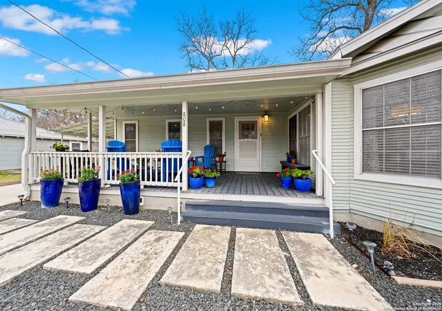 Photo 3 of Single family home for sale at 808 N Crockett St, Fredericksburg, TX 78624 | MLS# 1918114 | Listing updated on 2026-01-23