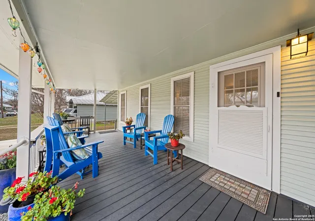 Photo 4 of Single family home for sale at 808 N Crockett St, Fredericksburg, TX 78624 | MLS# 1918114 | Listing updated on 2026-01-23