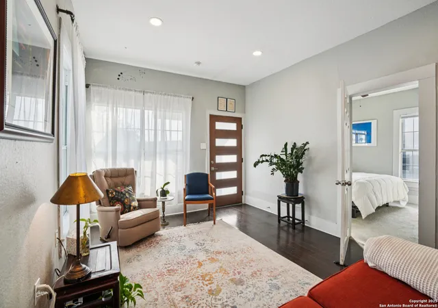 Photo 4 of Single family home for sale at 1027 Poplar, San Antonio, TX 78212 | MLS# 1918191 | Listing updated on 2025-11-04
