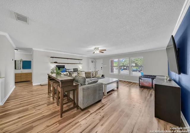 Photo 4 of Single family home for sale at 4566 Sherwood Way, San Antonio, TX 78217 | MLS# 1918242 | Listing updated on 2025-11-19
