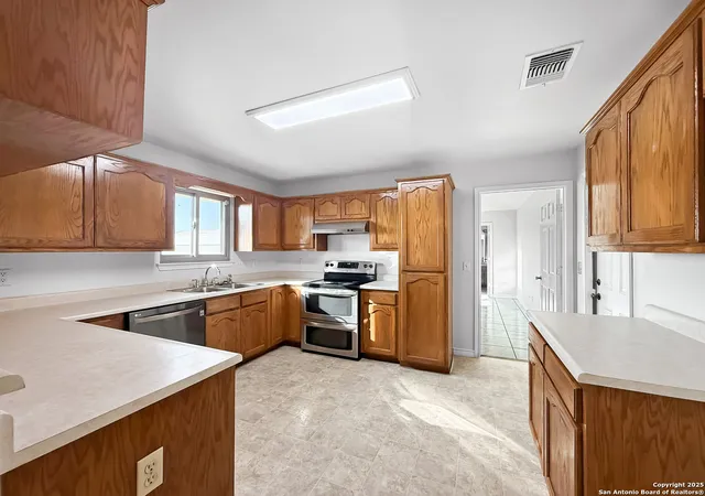 Photo 4 of Sale Pending at 436 Cordova Loop, Seguin, TX 78155 | MLS# 1918258 | Listing updated on 2026-01-20
