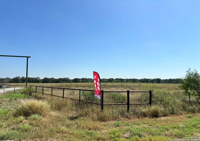 4th image of 1205 Hwy 173, Devine, TX 78016 | MLS# 1918267