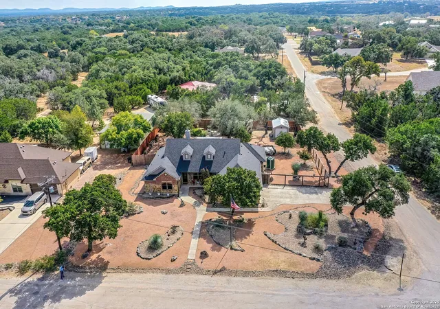 Photo 4 of Sale Pending at 639 Settlers Ln, Bandera, TX 78003 | MLS# 1918303 | Listing updated on 2025-12-02