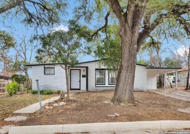 Photo 2 of Sale Pending at 162 Birchwood Dr, San Antonio, TX 78213 | MLS# 1918313 | Listing updated on 2026-08-30