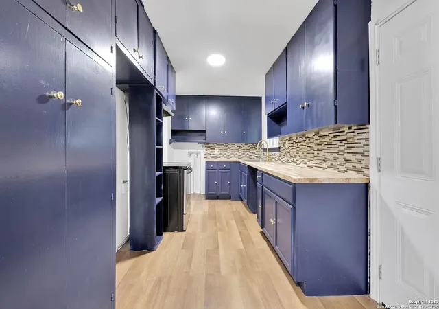 Photo 4 of Sale Pending at 162 Birchwood Dr, San Antonio, TX 78213 | MLS# 1918313 | Listing updated on 2026-08-30