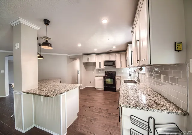 Photo 4 of Sale Pending at 16739 Basin Oak, San Antonio, TX 78247 | MLS# 1918322 | Listing updated on 2026-01-04