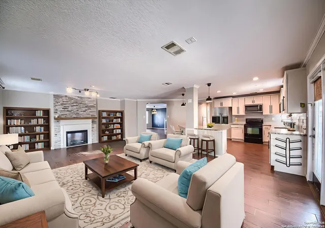 Photo 3 of Sale Pending at 16739 Basin Oak, San Antonio, TX 78247 | MLS# 1918322 | Listing updated on 2026-01-04