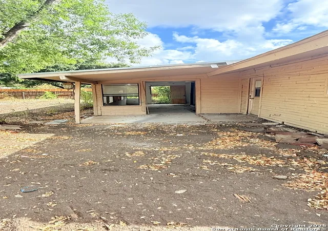 Photo 3 of Sale Pending at 5515 Castle Knight, San Antonio, TX 78218 | MLS# 1918344 | Listing updated on 2025-11-04