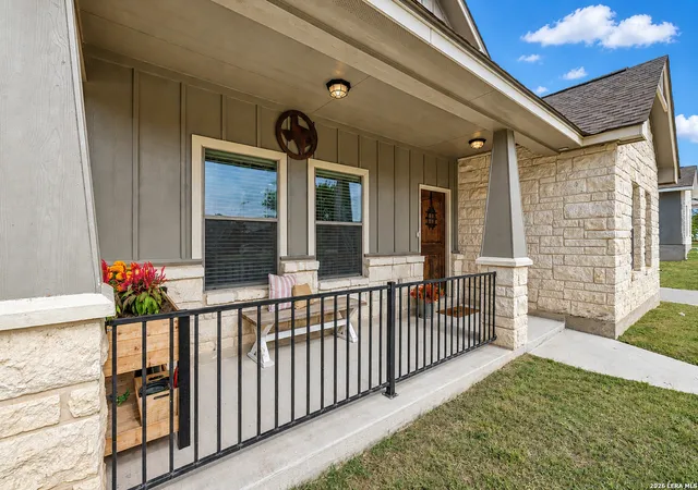 Photo 2 of Single family home for sale at 752 Crestview, Floresville, TX 78114 | MLS# 1918357 | Listing updated on 2026-08-18