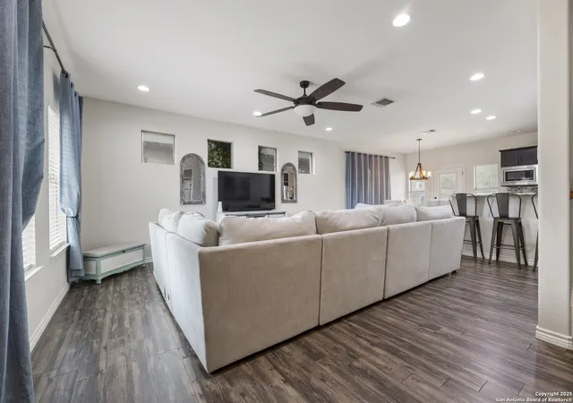 Photo 3 of Single family home for sale at 752 Crestview, Floresville, TX 78114 | MLS# 1918357 | Listing updated on 2026-08-18