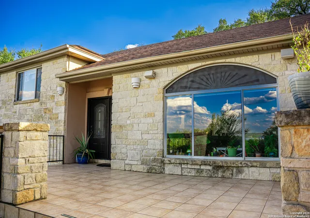Photo 2 of Single family home for sale at 102 Sage, Canyon Lake, TX 78133 | MLS# 1918386 | Listing updated on 2025-11-07
