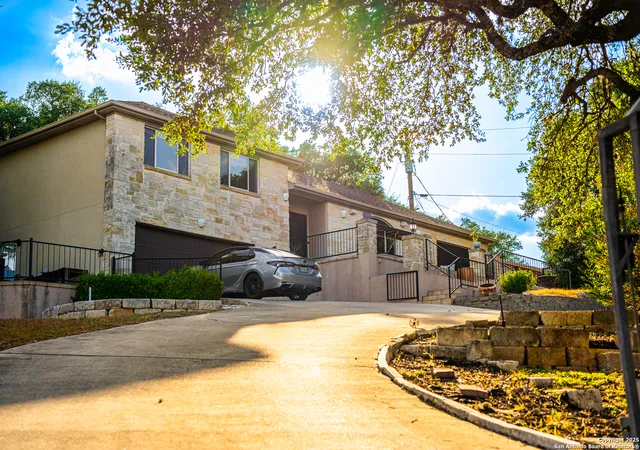 Photo 3 of Single family home for sale at 102 Sage, Canyon Lake, TX 78133 | MLS# 1918386 | Listing updated on 2025-11-07