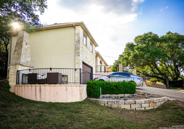 Photo 4 of Single family home for sale at 102 Sage, Canyon Lake, TX 78133 | MLS# 1918386 | Listing updated on 2025-11-07