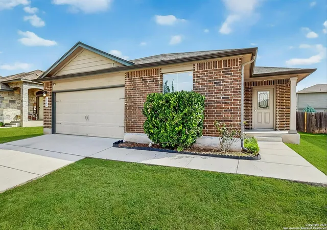 Photo 2 of Sale Pending at 2509 Lonesome Crk, New Braunfels, TX 78130 | MLS# 1918392 | Listing updated on 2025-12-30