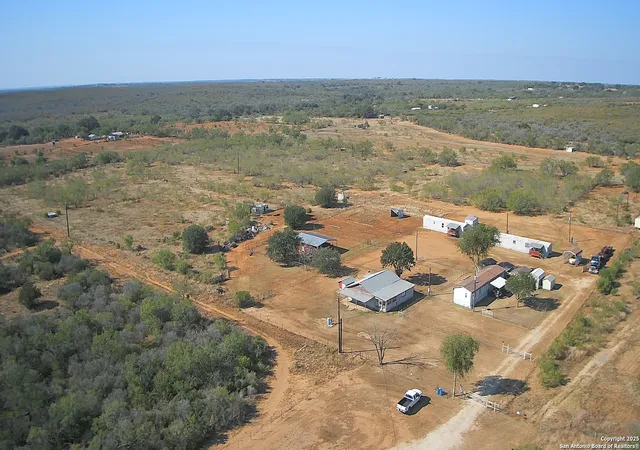 20th image of 179 Pr 6624, Devine, TX 78016 | MLS# 1918433