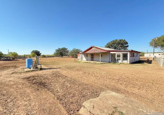 3rd image of 179 Pr 6624, Devine, TX 78016 | MLS# 1918433