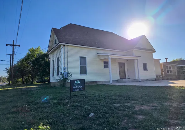 1st image of 1602 Avenue U, Hondo, TX 78861 | MLS# 1918453