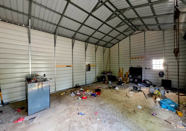 13th image of 1602 Avenue U, Hondo, TX 78861 | MLS# 1918453