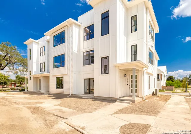 3rd image of 507 Burrus Pl, San Antonio, TX 78210 | MLS# 1918473