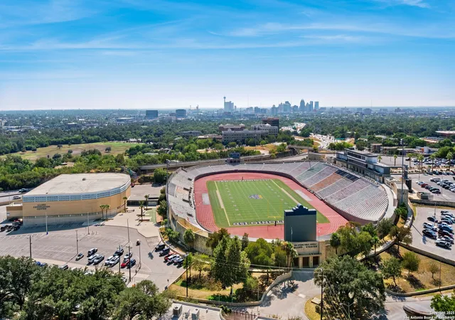 Photo 2 of Condo for sale at 700 E Hildebrand #1401, San Antonio, TX 78212 | MLS# 1918548 | Listing updated on 2026-08-04
