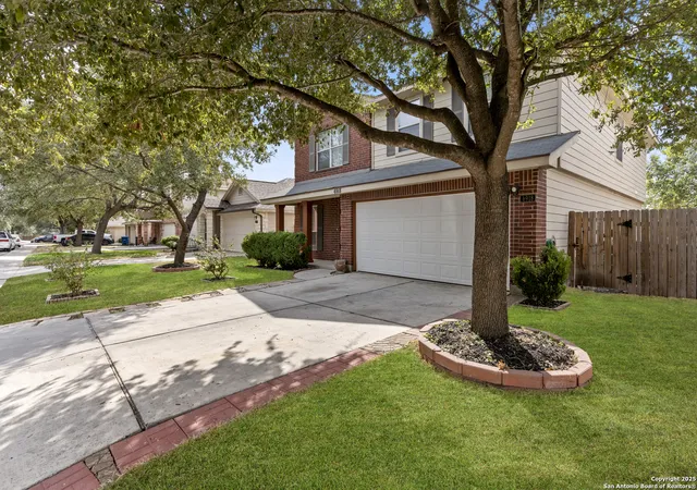 Photo 3 of Sale Pending at 6918 N Cutting Crk, San Antonio, TX 78244 | MLS# 1918621 | Listing updated on 2026-02-05