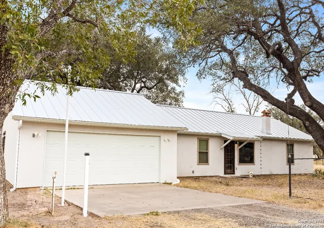 Photo 3 of Single family home for sale at 198 Pr 7730, Devine, TX 78016 | MLS# 1918634 | Listing updated on 2026-01-18