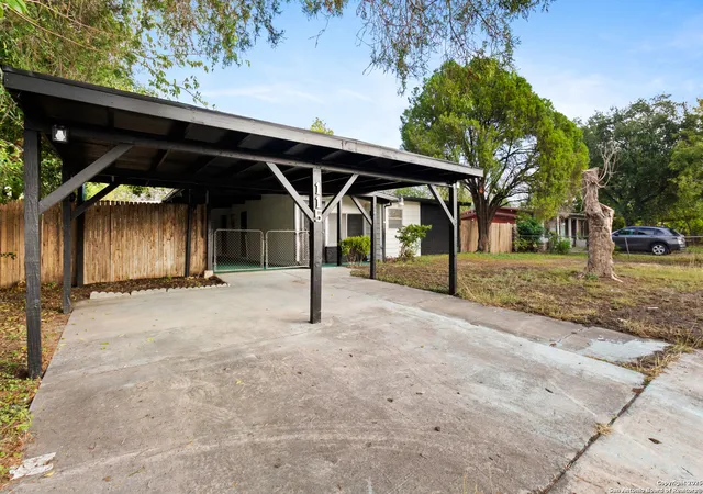 Photo 2 of Sale Pending at 115 Dumont, San Antonio, TX 78227 | MLS# 1918808 | Listing updated on 2026-01-28