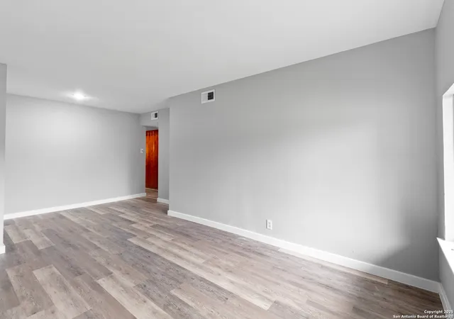 Photo 4 of Sale Pending at 115 Dumont, San Antonio, TX 78227 | MLS# 1918808 | Listing updated on 2026-01-28