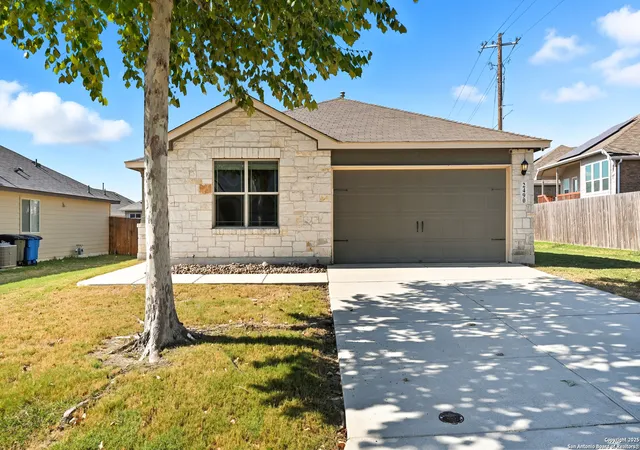 Photo 1 of Sale Pending at 2490 Lonesome Crk, New Braunfels, TX 78130 | MLS# 1918861 | Listing updated on 2025-12-27