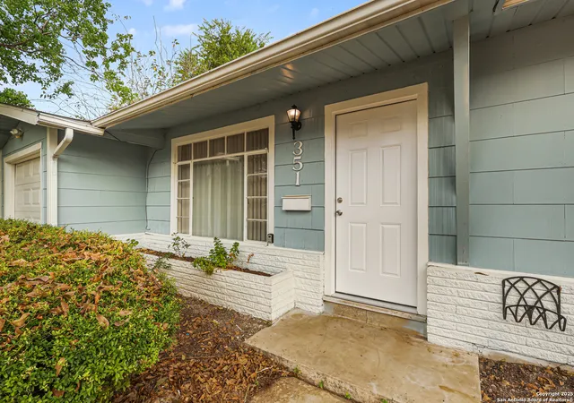 Photo 3 of Sale Pending at 351 Eland, San Antonio, TX 78213 | MLS# 1918879 | Listing updated on 2026-01-09