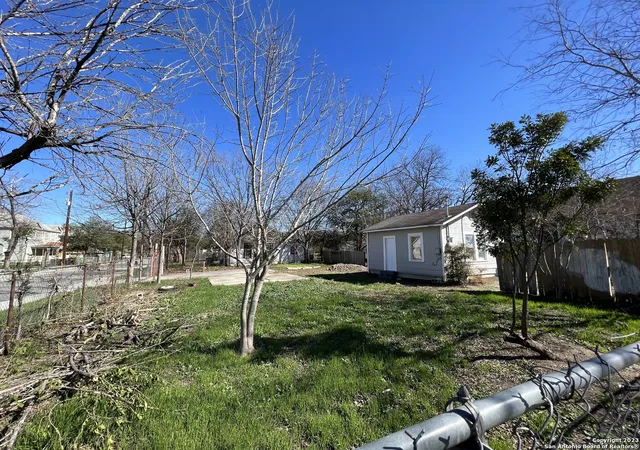 Photo 3 of Single family home for sale at 200 Belmont, San Antonio, TX 78202 | MLS# 1918975 | Listing updated on 2025-11-23
