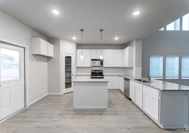 Photo 4 of Sale Pending at 14712 Sycamore Xing, San Antonio, TX 78252 | MLS# 1918978 | Listing updated on 2026-01-19