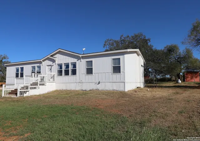 4th image of 655 County Road 303, Jourdanton, TX 78026 | MLS# 1919103