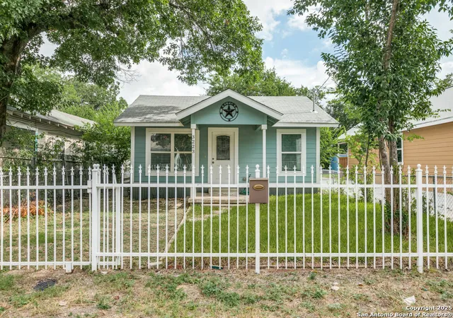 Photo 4 of Single family home for sale at 3223 W Travis, San Antonio, TX 78207 | MLS# 1919116 | Listing updated on 2026-04-22