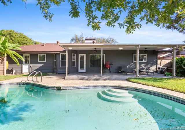 Photo 3 of Sale Pending at 7410 Meadow Breeze Dr, San Antonio, TX 78227 | MLS# 1919152 | Listing updated on 2025-11-25