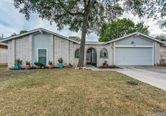 Photo 2 of Sale Pending at 6674 Country Fld, San Antonio, TX 78240 | MLS# 1919225 | Listing updated on 2025-11-21