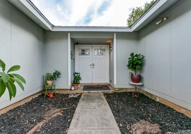 Photo 3 of Sale Pending at 6674 Country Fld, San Antonio, TX 78240 | MLS# 1919225 | Listing updated on 2025-11-21