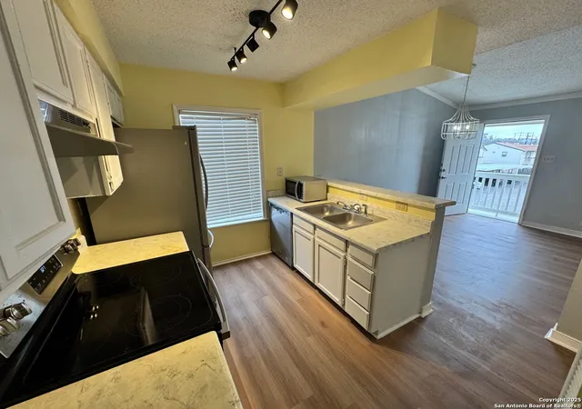 Photo 3 of Single family home for sale at 4949 Hamilton Wolfe Rd #9201 #9201, San Antonio, TX 78229 | MLS# 1919227 | Listing updated on 2025-11-10