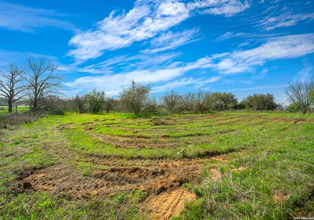 Homes for sale in Floresville, TX | 116 Tecolote Ln, Floresville, TX 78114 | MLS# 1919255