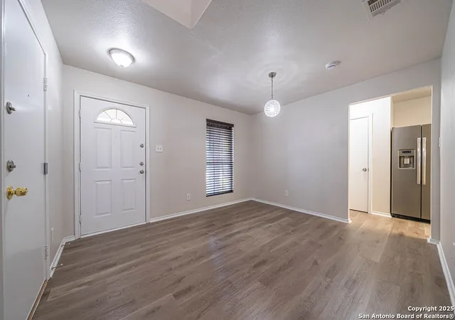Photo 4 of Sale Pending at 7419 Tamburo Trl, San Antonio, TX 78266 | MLS# 1919423 | Listing updated on 2026-08-21