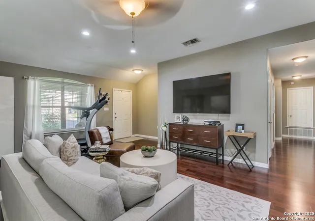 Photo 3 of Single family home for sale at 19918 Horizon, San Antonio, TX 78258 | MLS# 1919565 | Listing updated on 2025-11-11