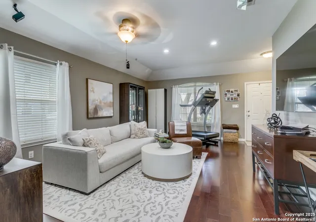 Photo 4 of Single family home for sale at 19918 Horizon, San Antonio, TX 78258 | MLS# 1919565 | Listing updated on 2025-11-11