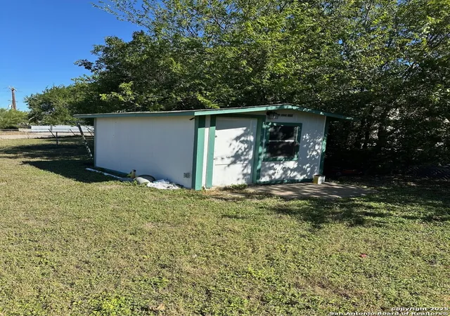 Photo 3 of Sale Pending at 103 Starlight Ter, San Antonio, TX 78233 | MLS# 1919577 | Listing updated on 2025-11-24