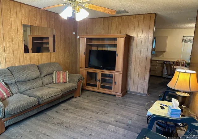 Photo 3 of Sale Pending at 103 Starlight Ter, San Antonio, TX 78233 | MLS# 1919577 | Listing updated on 2025-11-24